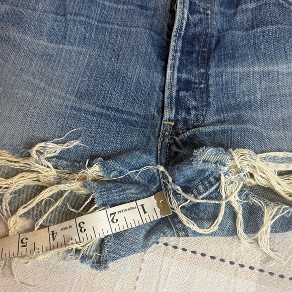 Vintage 501 Levi Jean shorts - Picture 10 of 14